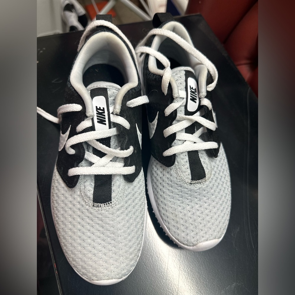 EUC- Boys Nike Golf Shoes- size 3y